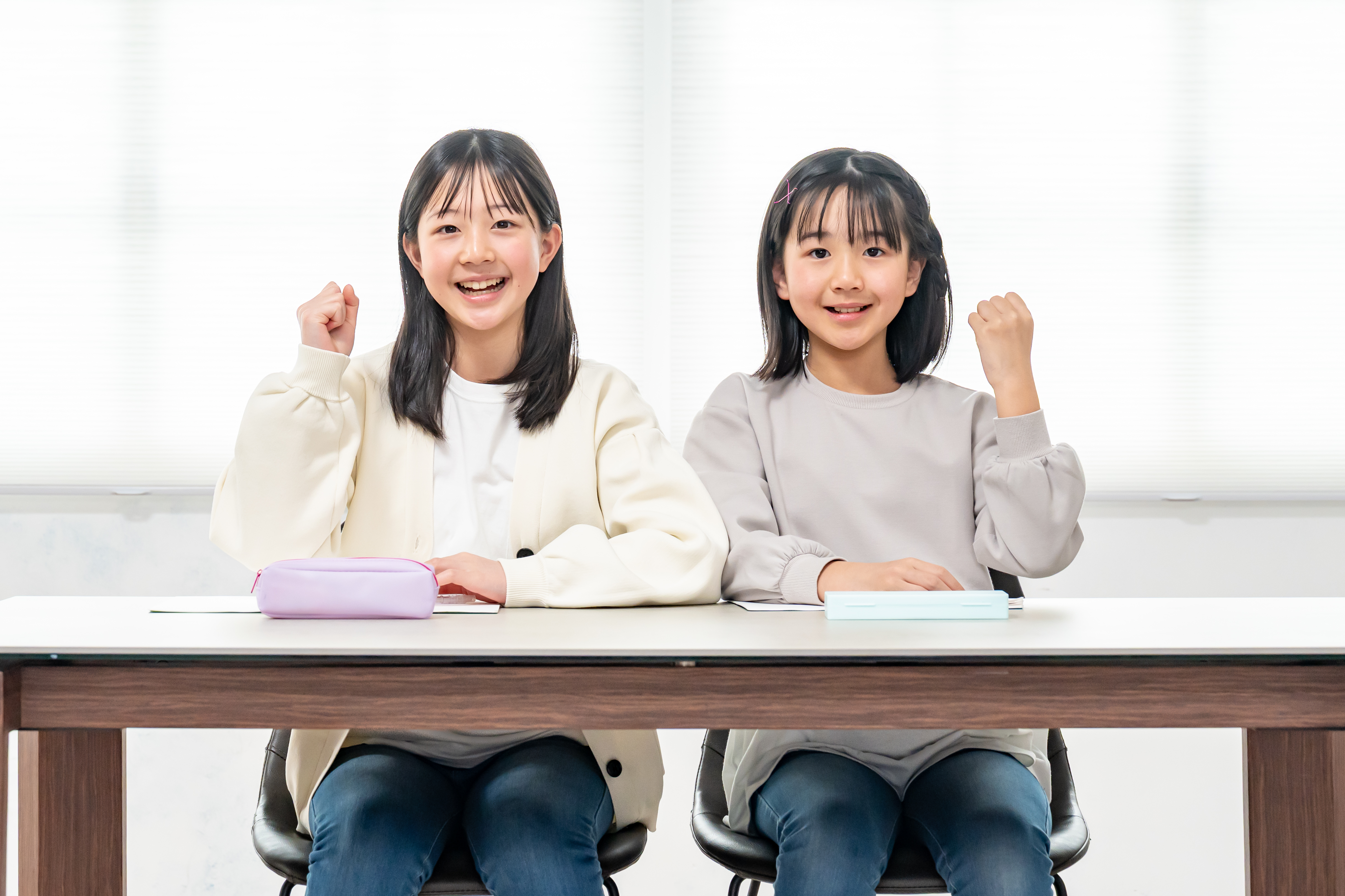 ガッツポーズの子どもたち